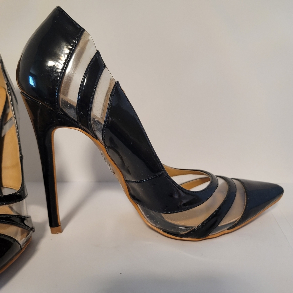 Black patent shoes pumps